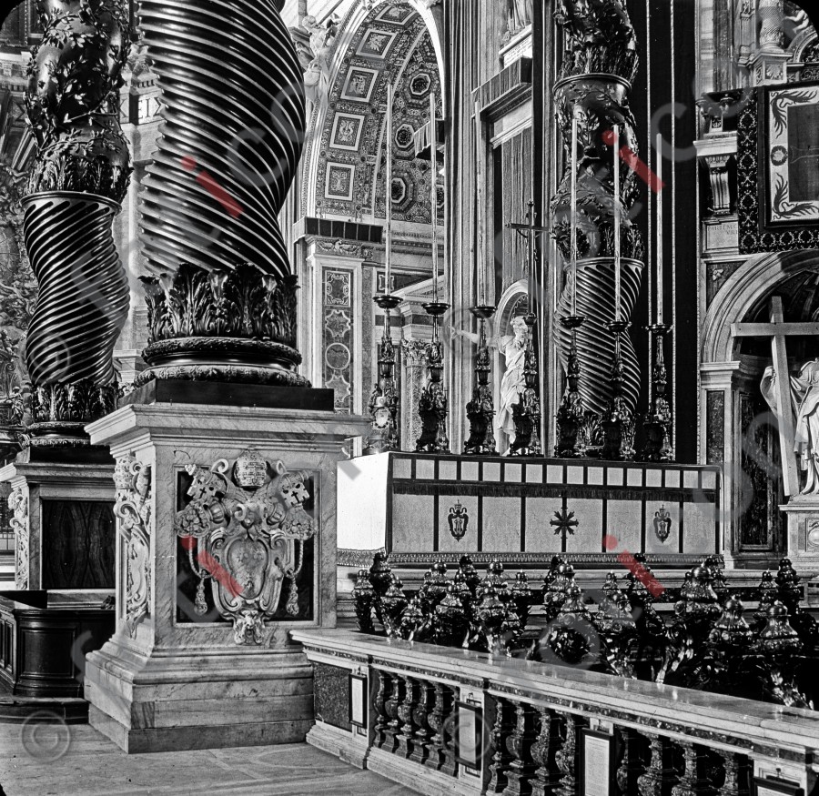 Papstaltar | Papal Altar - Foto foticon-simon-037-007-sw.jpg | foticon.de - Bilddatenbank für Motive aus Geschichte und Kultur
